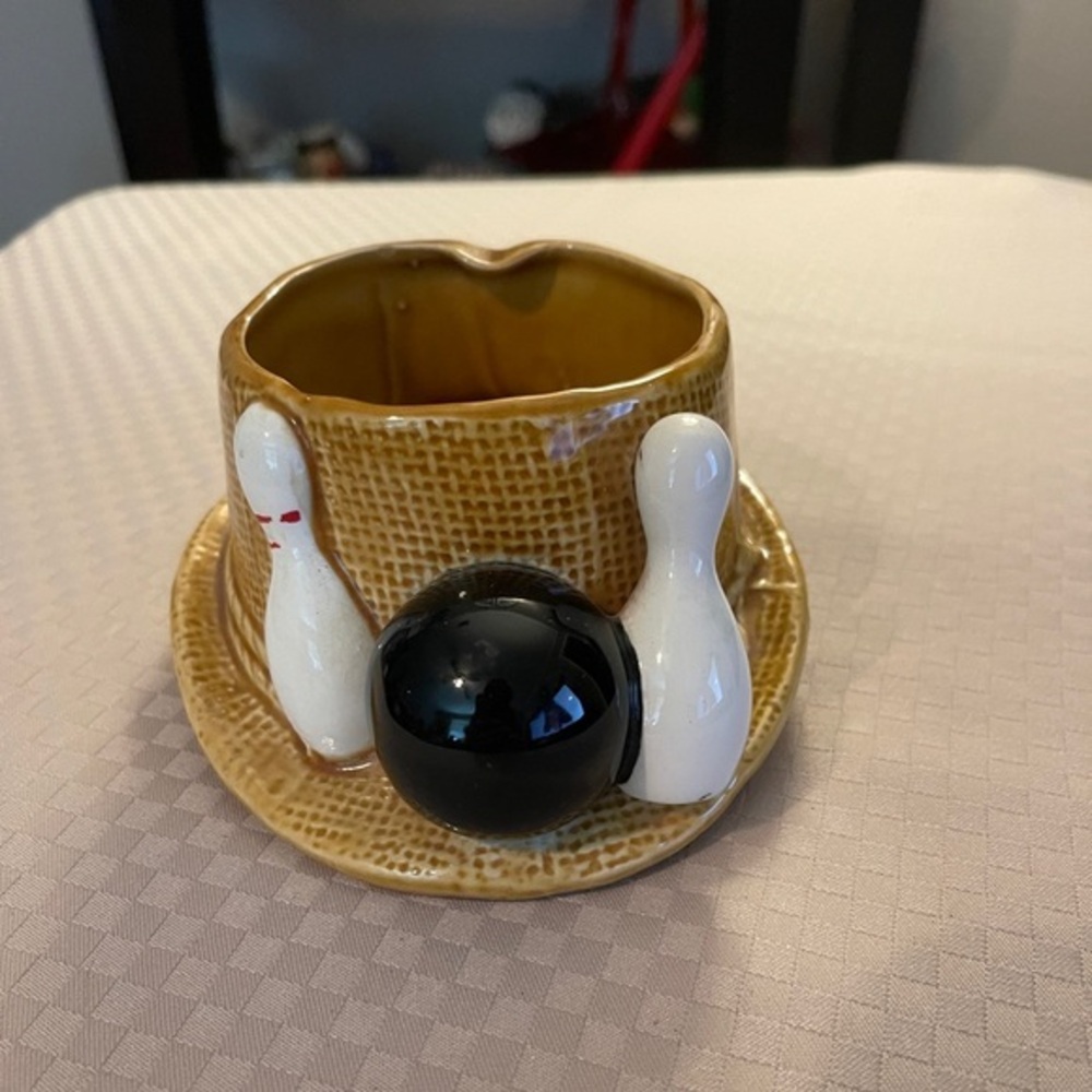 Vintage Ceramic Ashtray Straw Hat Bowling Ball & Two Pins Lefton Japan H6681.